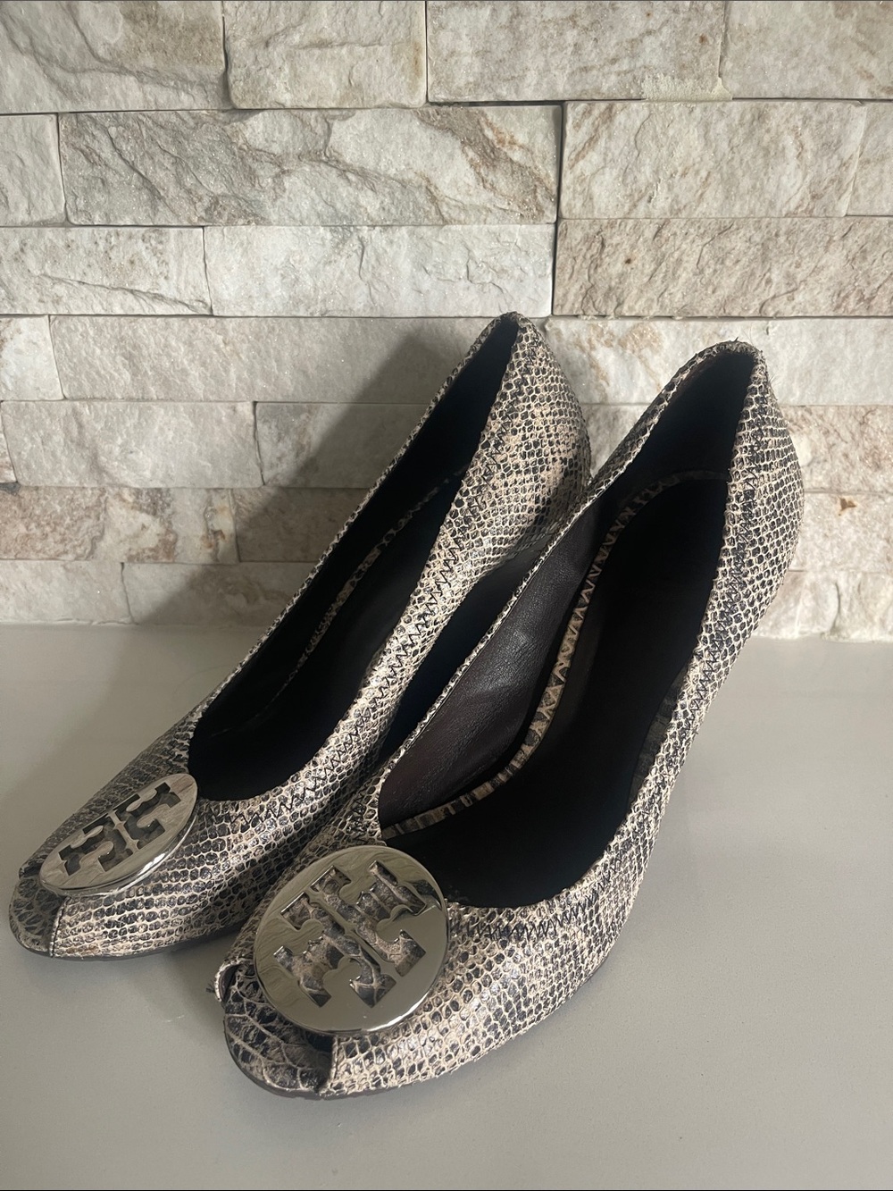 $375 Tory Burch Julianne Python Embossed Leather Peep-Toe Wedges Size 10